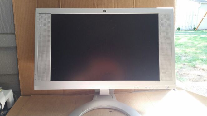 HP f2105 21" LCD Flat Screen Monitor