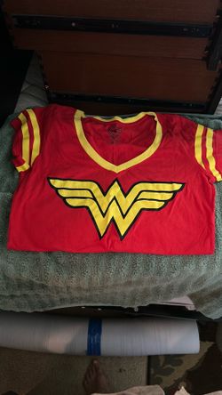 Wonder Woman tshirt with cape