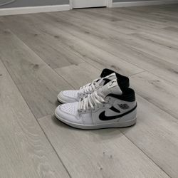 New Balance 2002R Sneakers - White/Grey - Size [11]