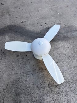 Amico KFM42PLY03R1 Ceiling Fans with Light User Guide