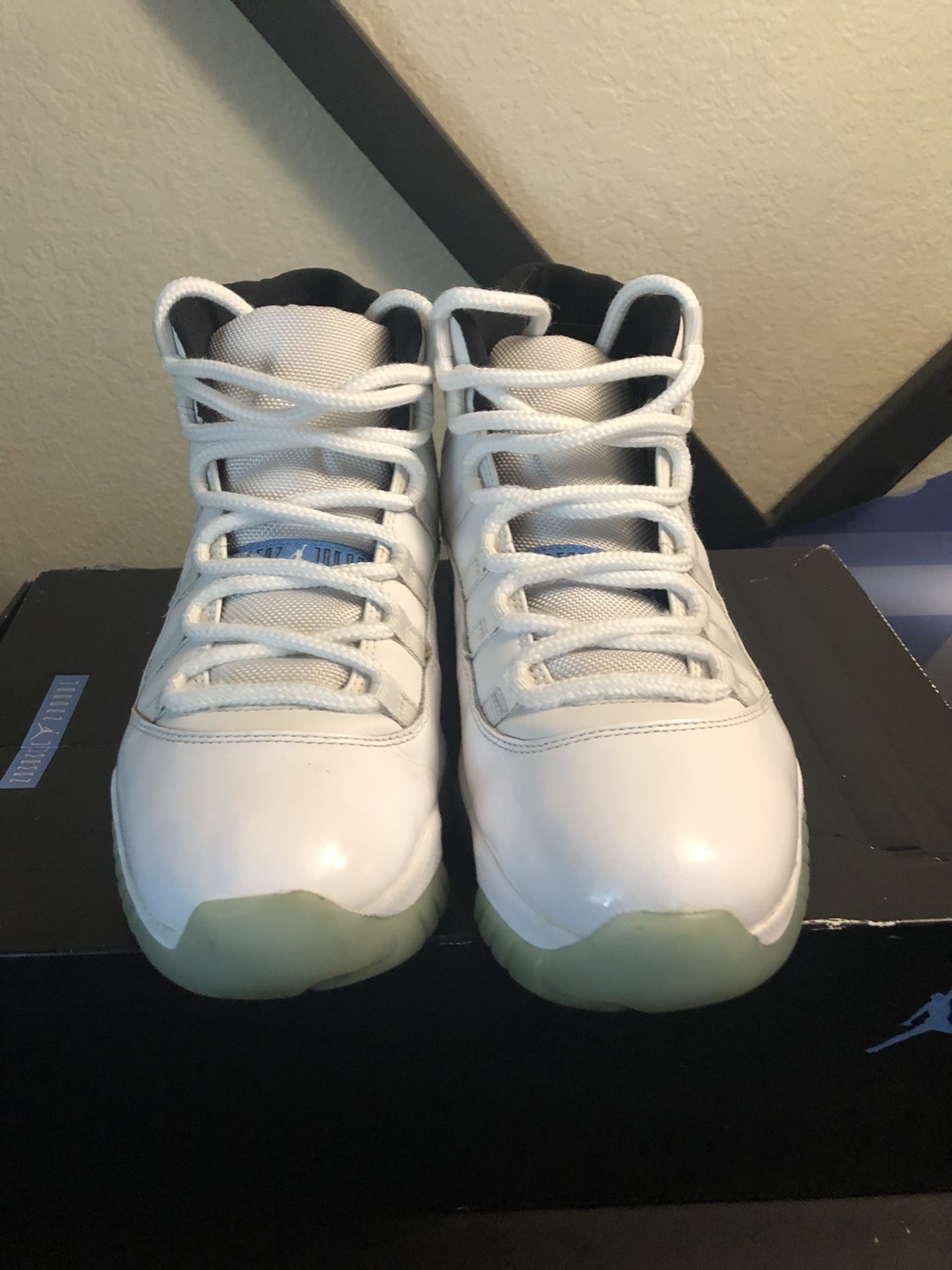 Jordan 11 retro legend blue size 9.5