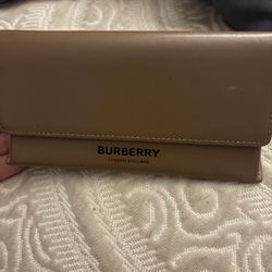 Burberry sunglasses men or women 