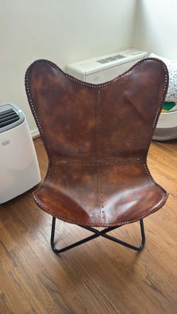 Vintage style butterfly chairs
