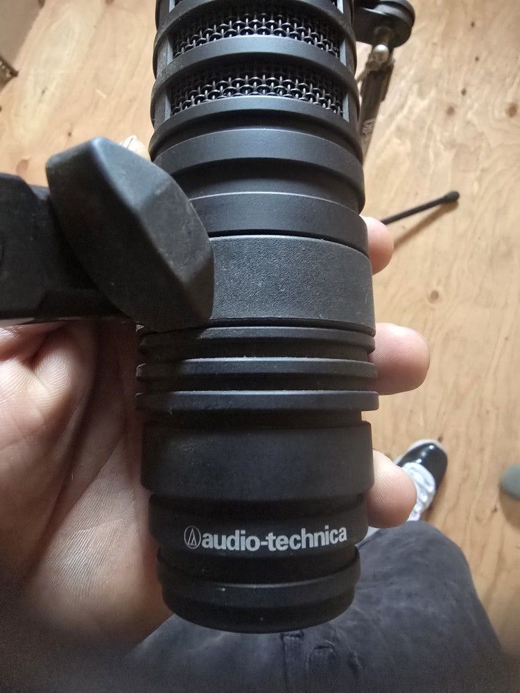 Audio-Technica bp40 Large Diaphragm Dynamic Broadcast Microphone