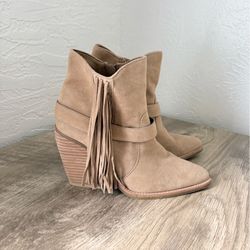 Gianni Bini women’s tan leather western fringe bootie in Sahara Sand size 7.5