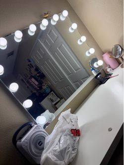 Vanity desk And mirror