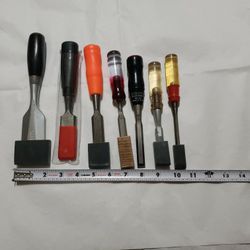 Big chisels set in perfect condition. 