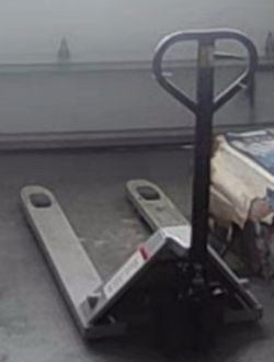 New pallet jack
