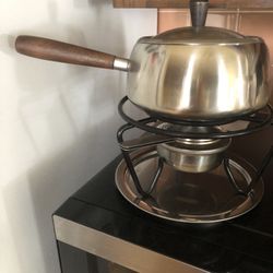 NEW - Fondue Pot & Skewers (meat & fruit/cheese/bread)