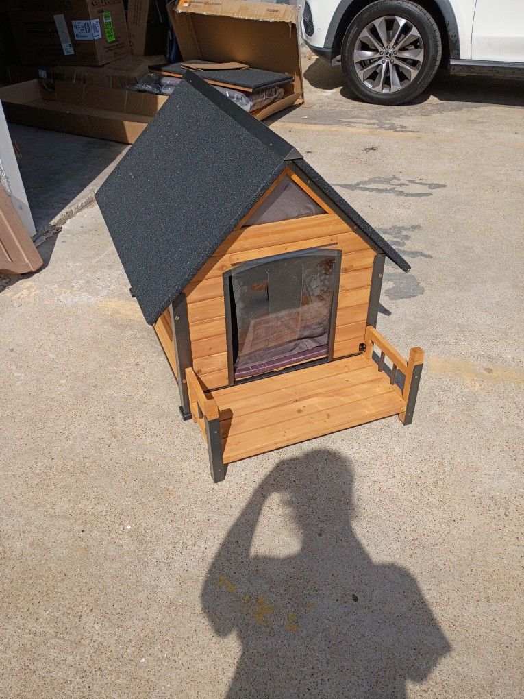 Cedar Wood Dog House (Open box Assembled)