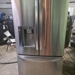 LG 31 Cubic Feet Stainless Steel French Door REFRIGERATOR 