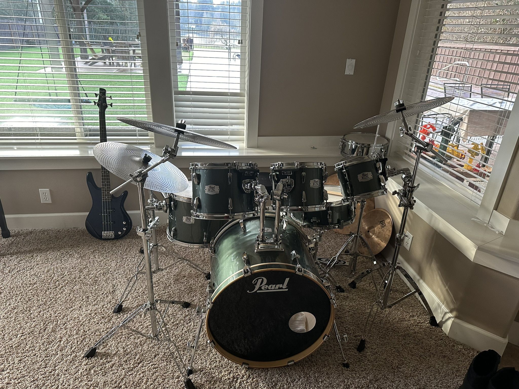 Pearl 6-Piece Drum Set