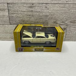 M2 Machines Auto Trucks Cream color ‘1960 Chrysler 300F • Die Cast Metal • Made in China Scale 1:64