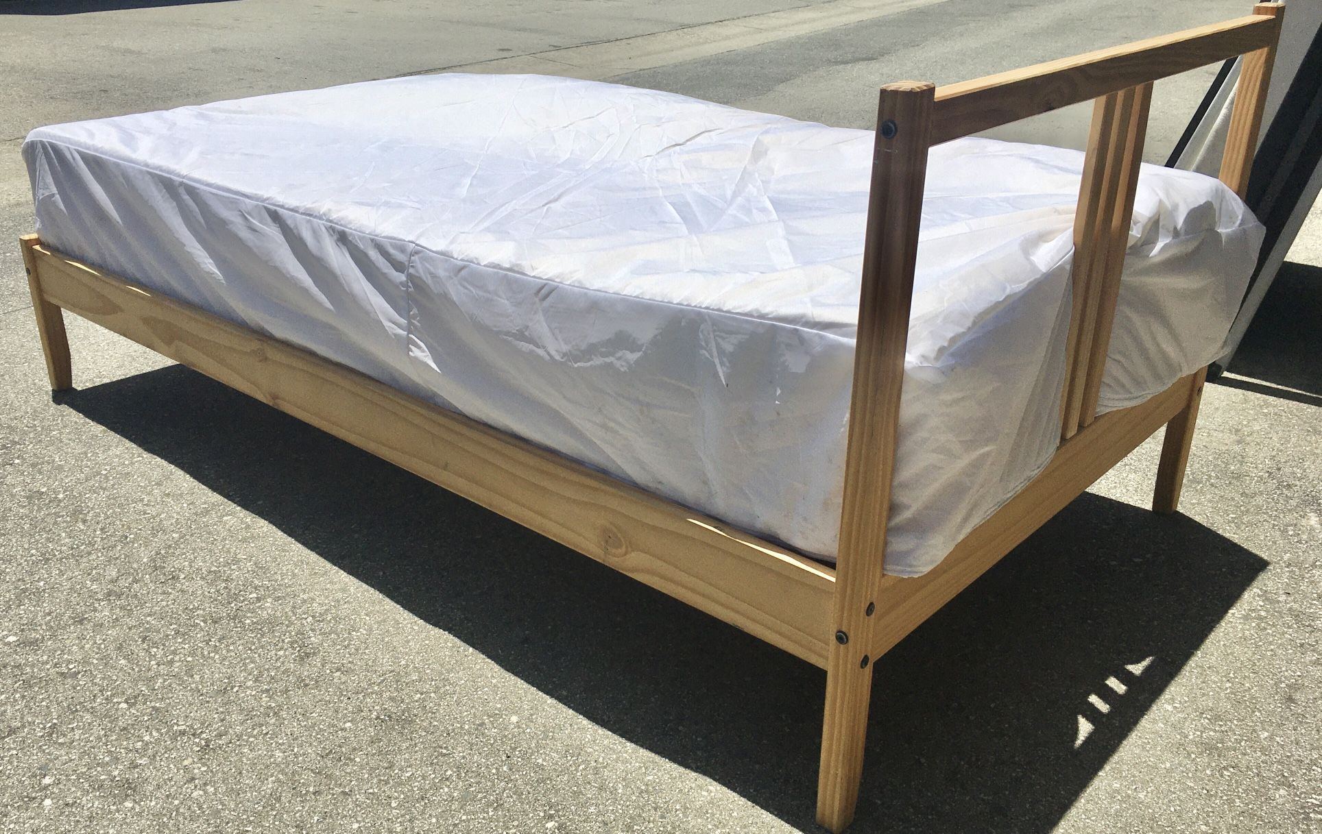 ****Twin Bed With Mattress ****