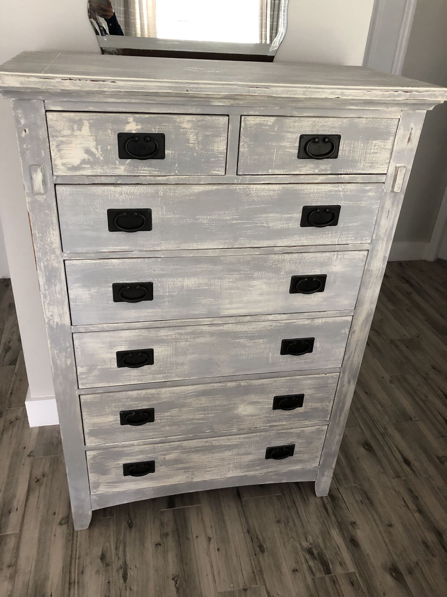 Chest of Drawers/Dresser