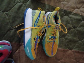 Color Nikes 4.5 kids 🥰