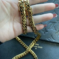 New 18 K Yellow gold filled Cuban link chain and bracelet set 