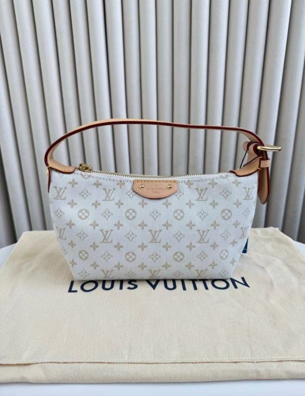 Louis Vuitton crossbody bag