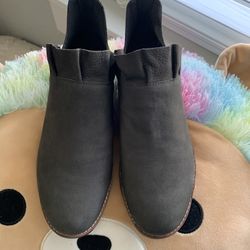 New Women’s Boots Size 5.5