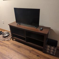 19 Inch Insignia TV And Stand 