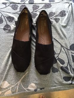 Black canvas Toms 7.5