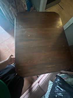 Folding table