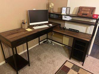 Corner desk