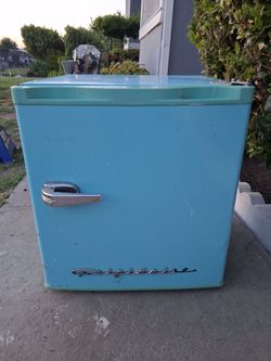 Frigidaire with freezer