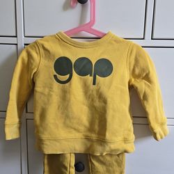 Gap yellow sweatshirt and pants set