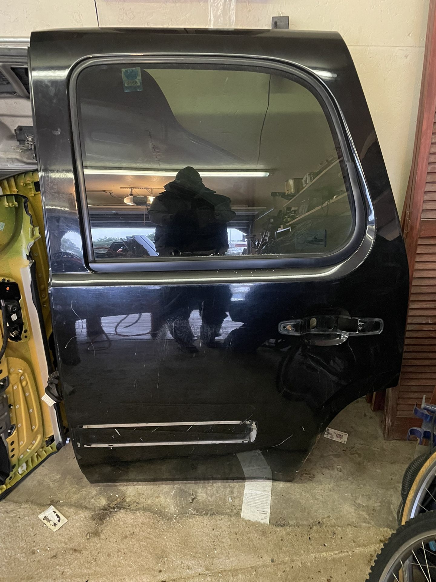 2007 GMC Denali Driver Side Rear Door