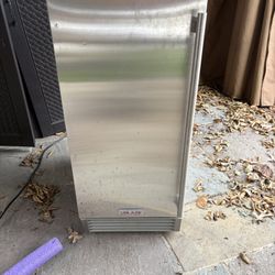 Blaze Ice Machine Outdoors Brand New