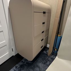 Dresser (free)