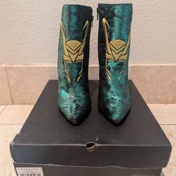 Her Universe Marvel Avengers Loki Heel Boot Size 8 - Like New