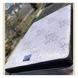 Queen Size Mattress/ Colchon