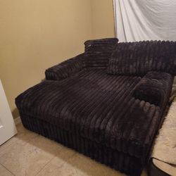 ASHLEY CHAISE LOUNGE - NEW  Obo