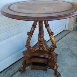 Accent TABLE 32 X26 X 26