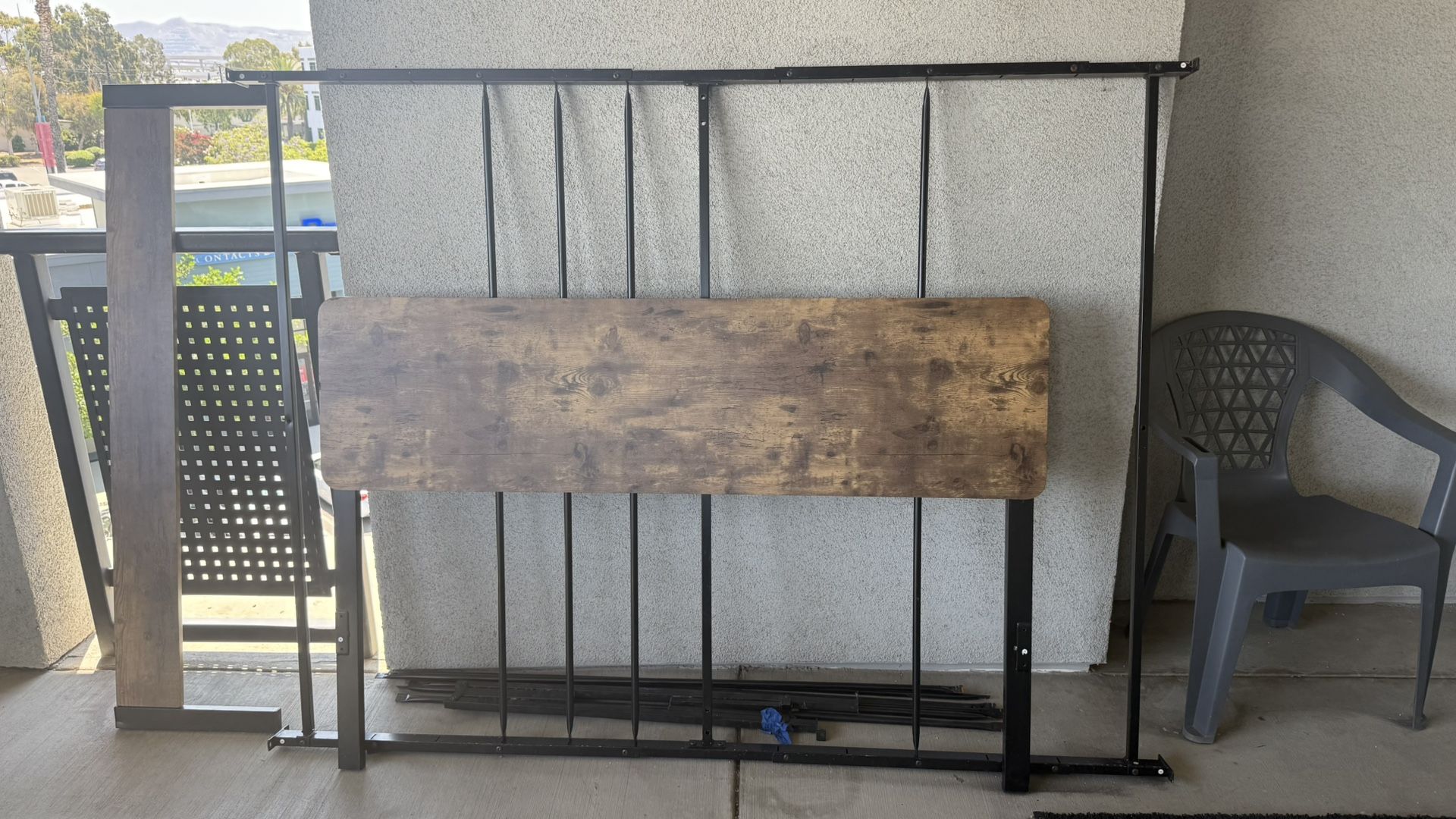 Queen Size Metal Wood Bed frame 