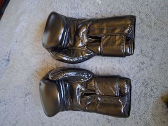 Boxing gloves