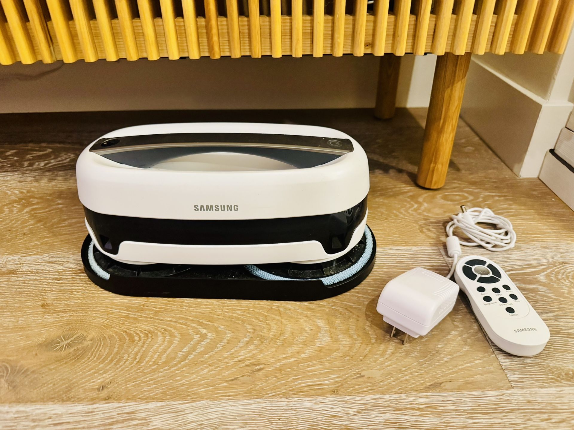 Samsung Jetbot Robot Mop + Remote Control – Powerful Floor Cleaning Made Easy