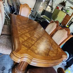 Dinning Table With 6 Chairs 