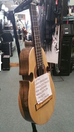 Cuatro guitar 10 strings electric acoustic, solid body made of majuy wood.