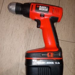BLACK AND DECKER DRILL
