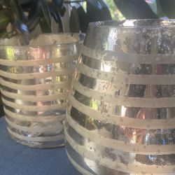 2 gold decorative Vases