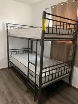 Twin/Twin Bunkbed