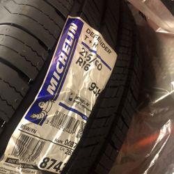 Michelin Defender T +H Tire