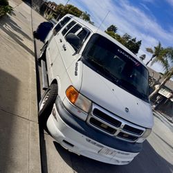 Dodge 2002 Ram Van 