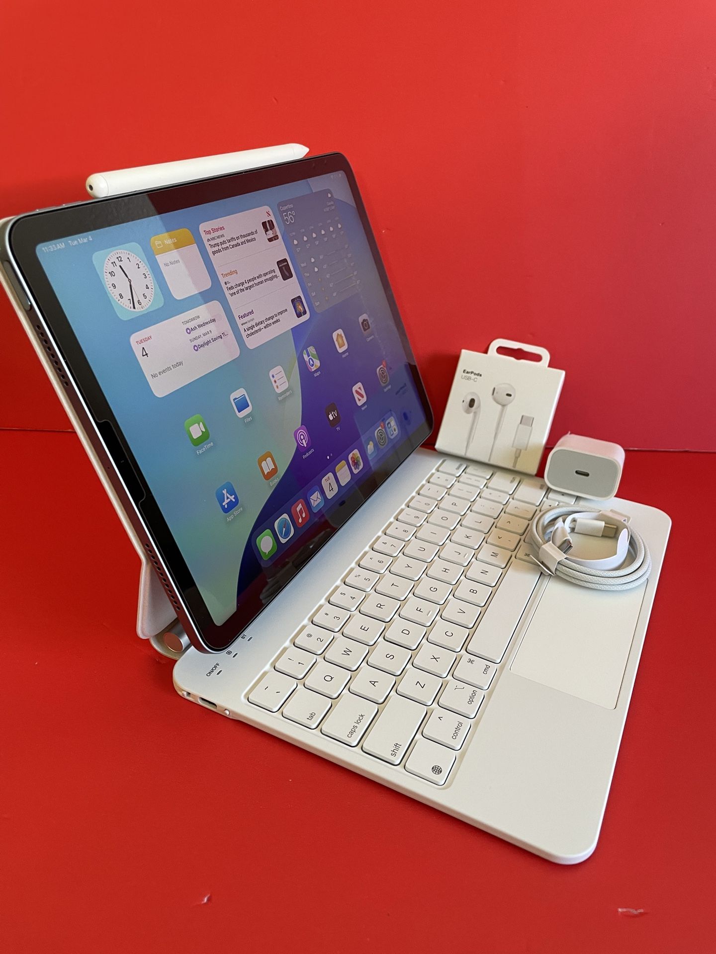 Apple IPad Air 5th Generation (10.9” Liquid Retina/ M1 chip / 2022 Model) 64GB with pen keyboard case & Accessories (256gb $579)