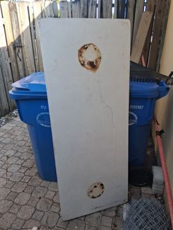 Fish cleaning table