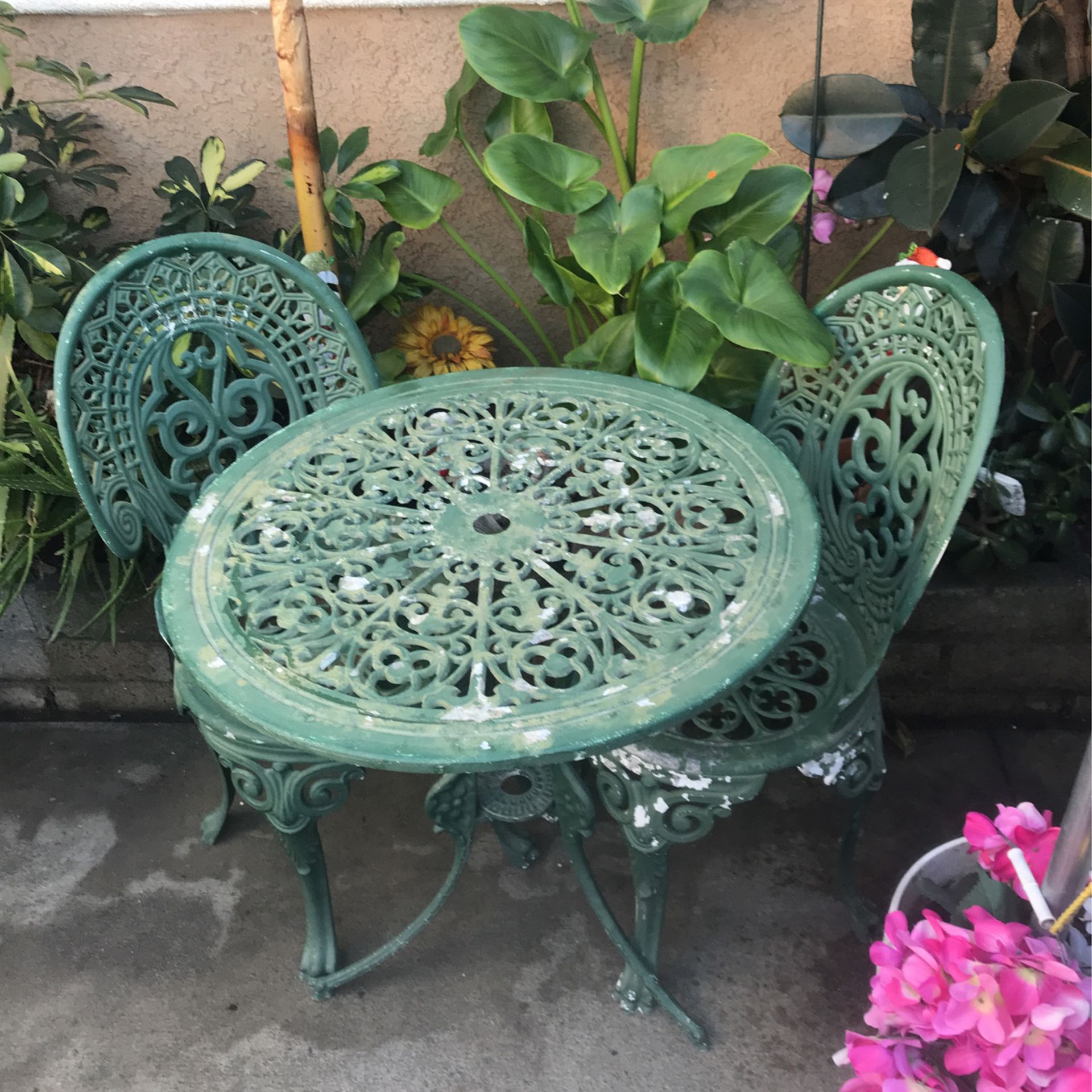Metal Patio Vintage Set And Fountain 