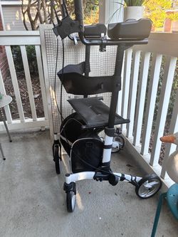 Upright rollater walker